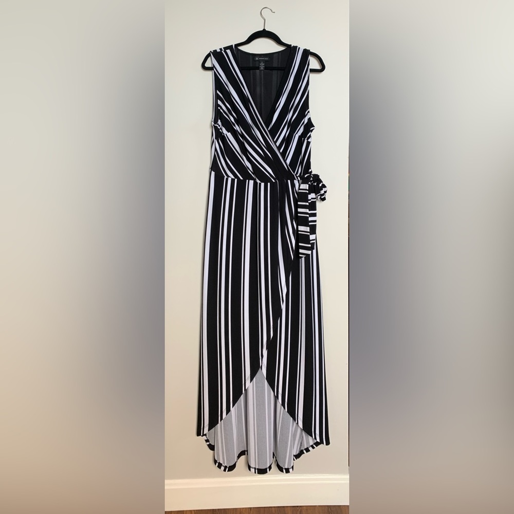 Black and White Stripe Dress - Picture 1 of 4